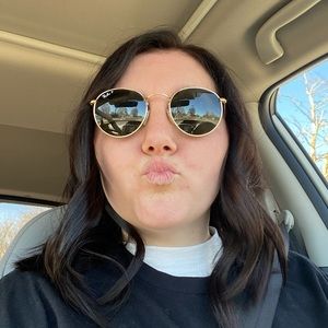 Meet your Posher, Madi